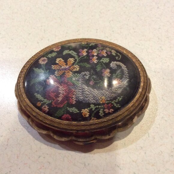 VTG 50s RARE KIGU Brass Powder Compact Petit Point Cornucopia Made in England - Picture 11 of 11